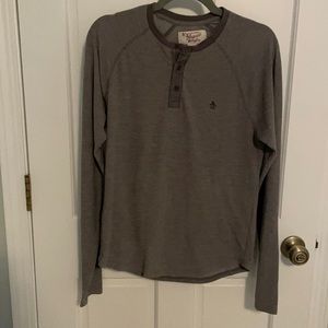 Men’s Penguin brand gray/light blue henley top